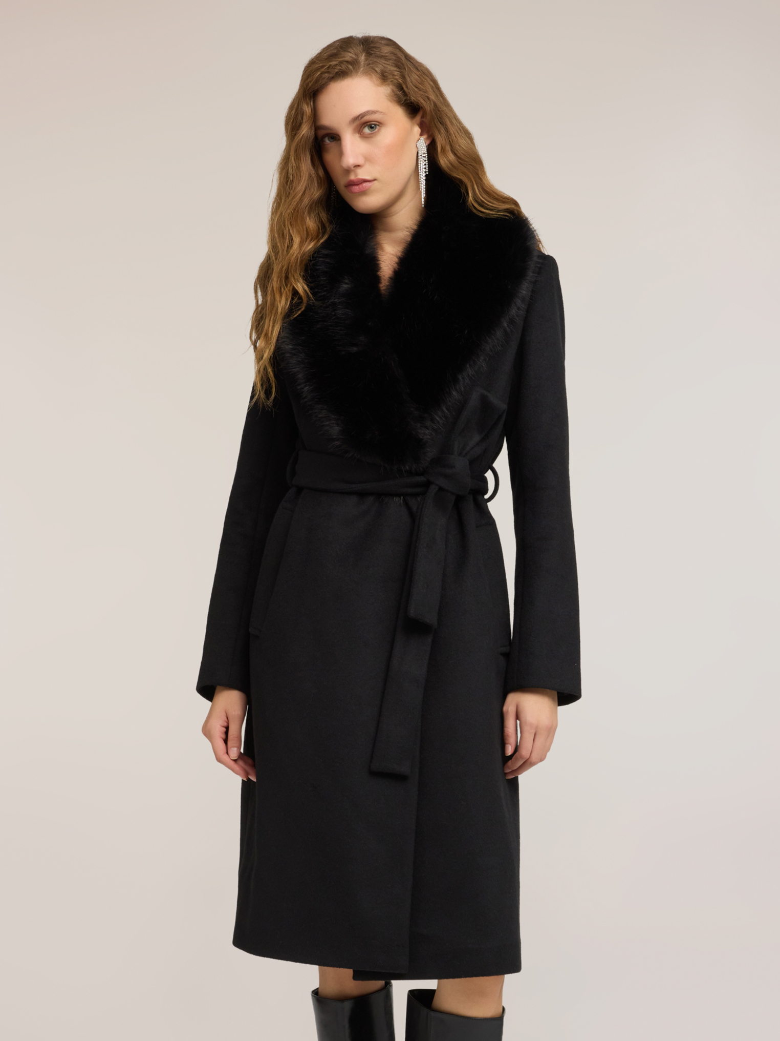 Manteau ceinturé, MOTIVI