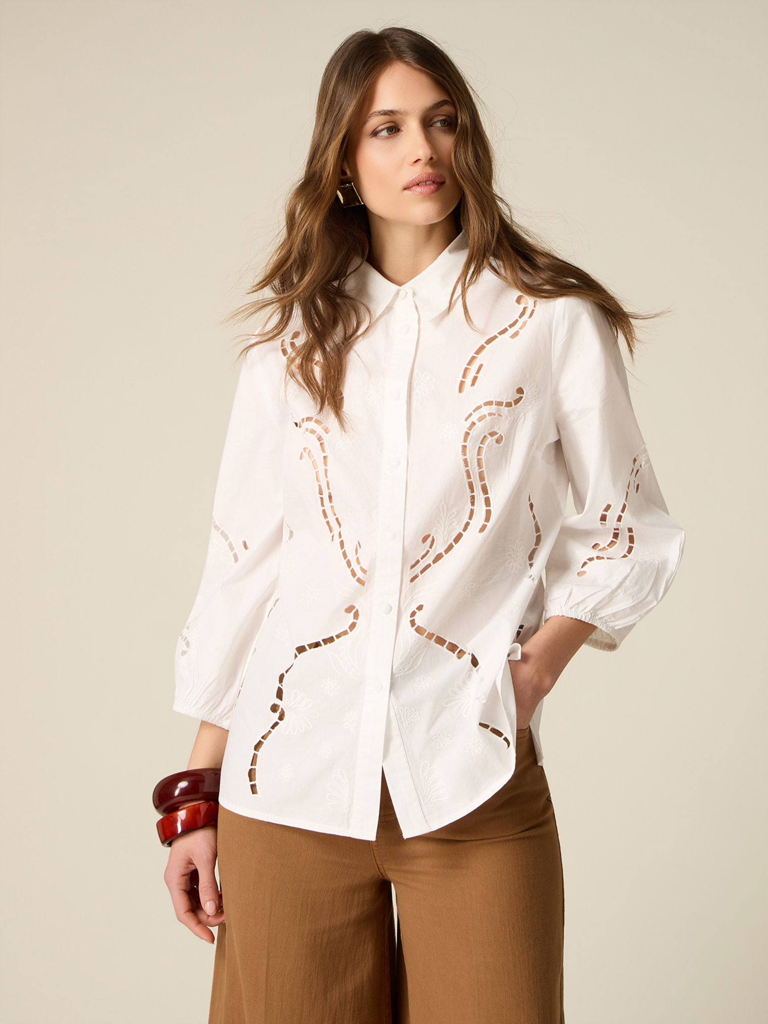 Chemise, OLTRE