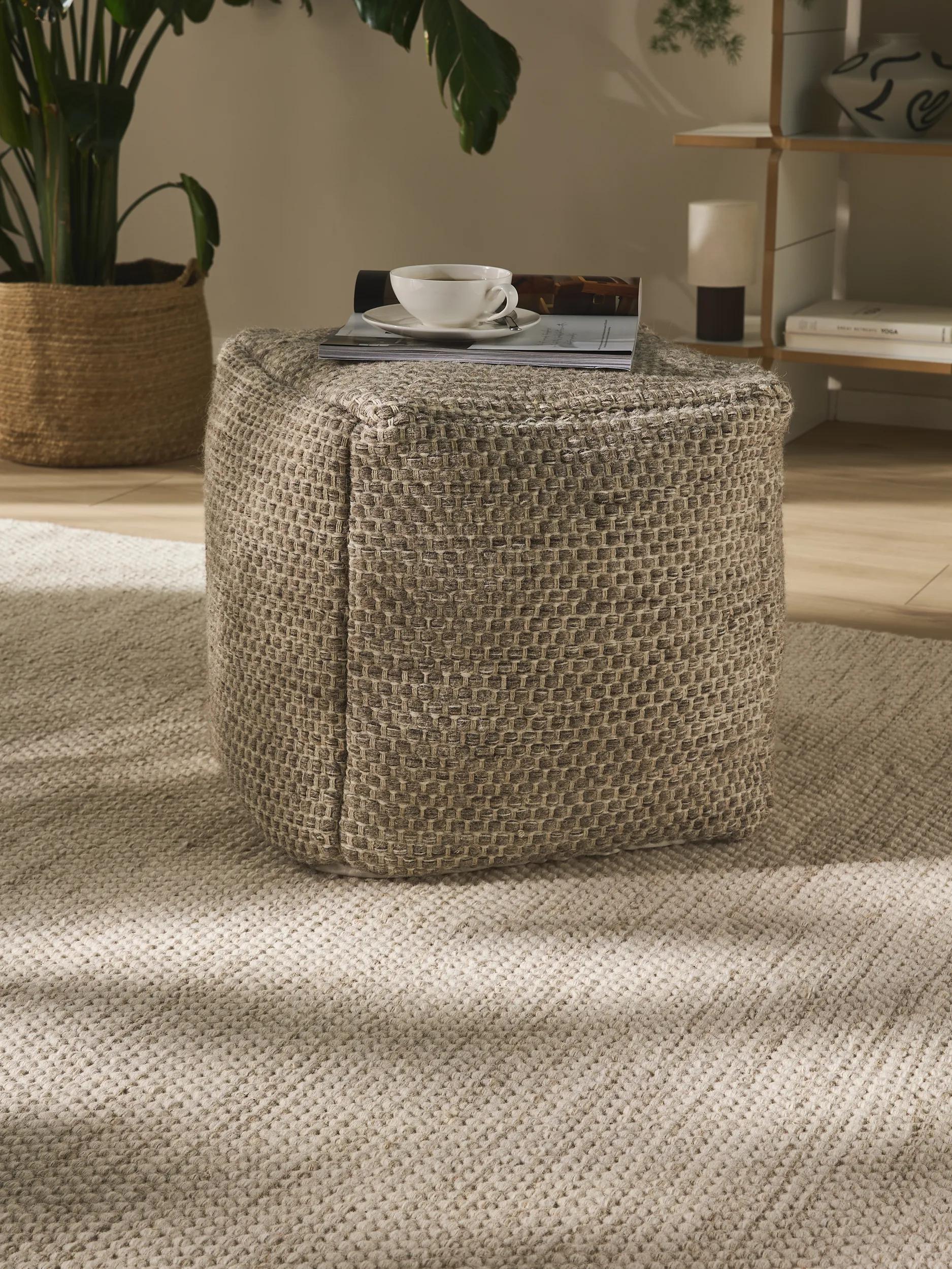 Pouf en laine fait main ROCCO, BENUTA