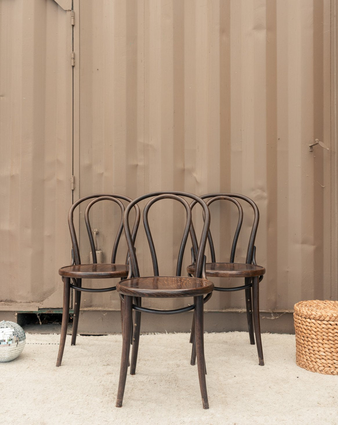 Lot de 3 chaises en bois Claude N°1656 - Bon état, DEBONGOUT