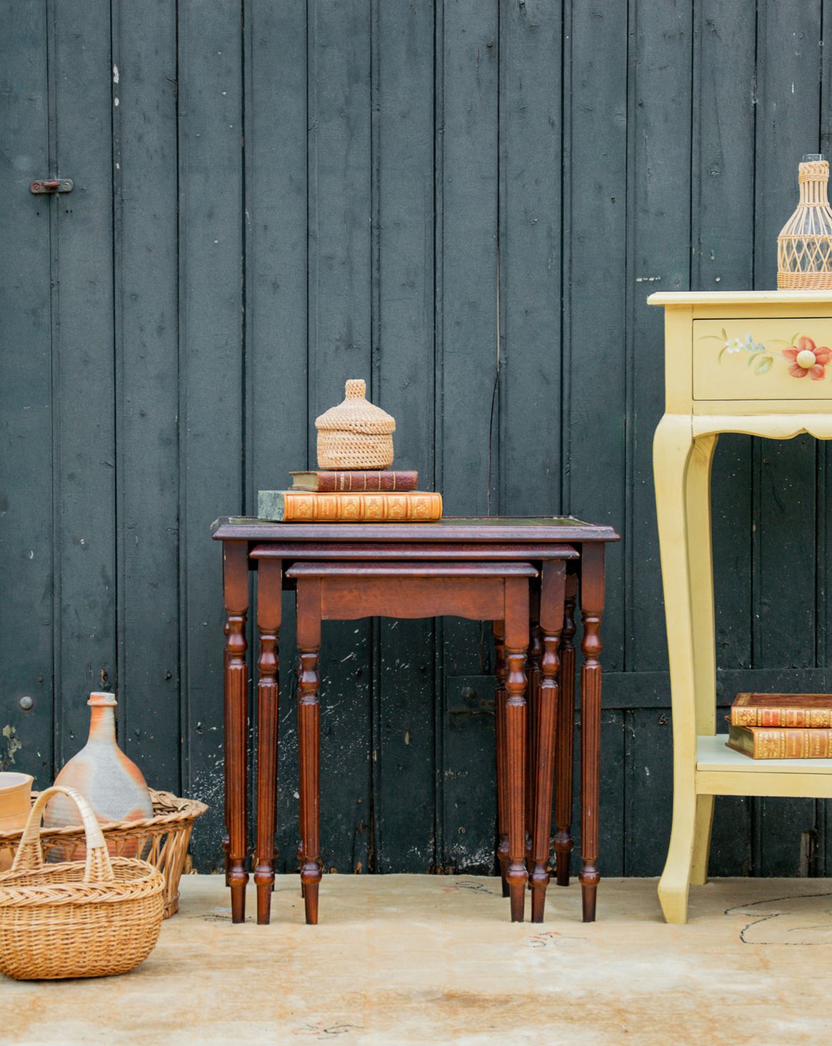 Lot de 3 tables gigognes en bois Barbara N°81 - Bon état, DEBONGOUT