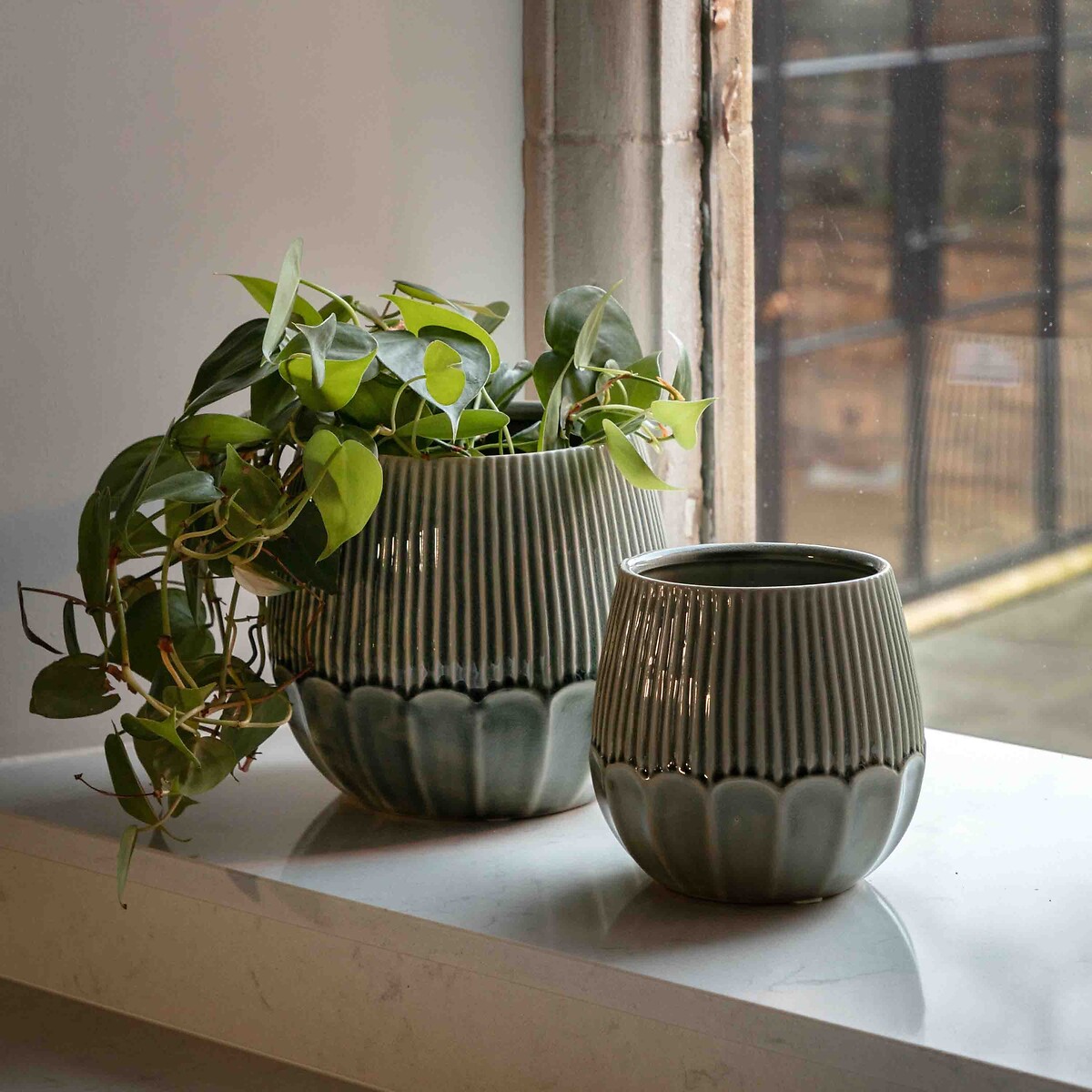 Small Esine Ceramic Planter, ÉDITÉ