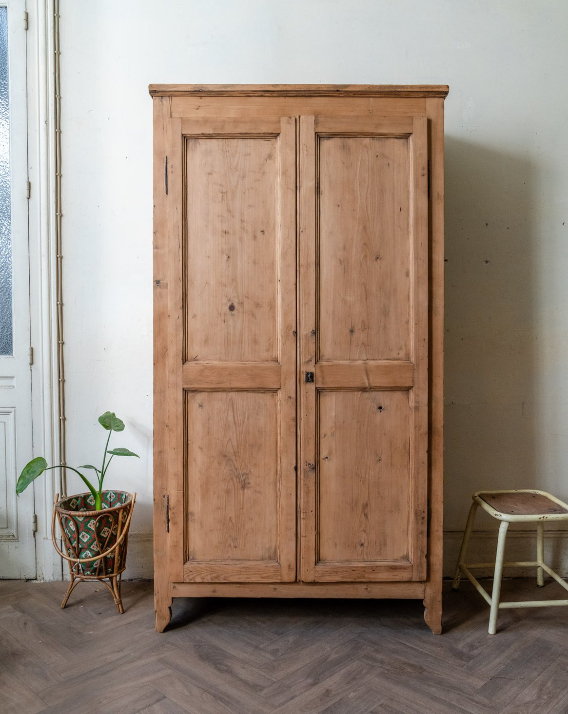 Armoire parisienne en bois Blandine N°542 - Bon état, DEBONGOUT