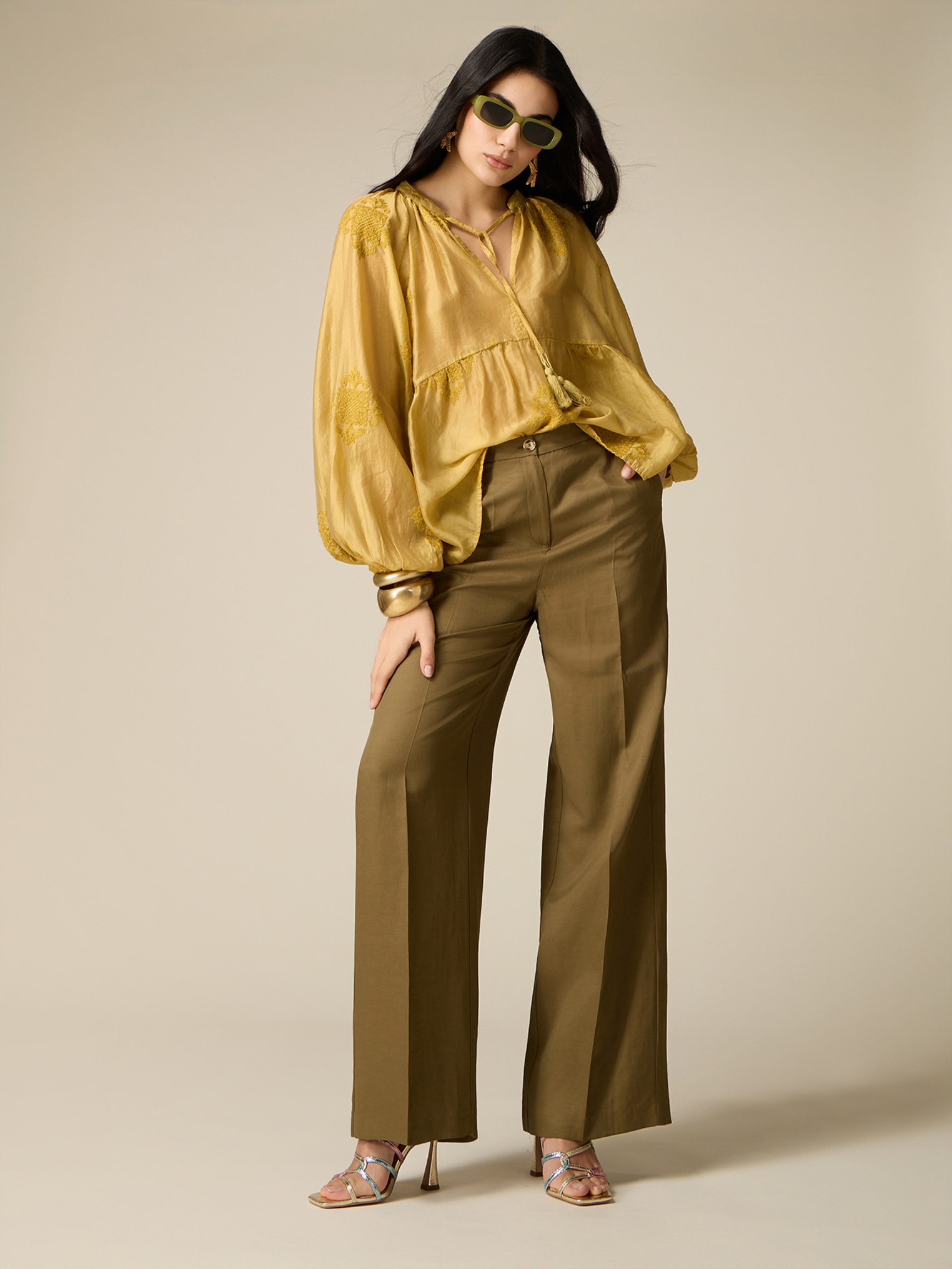 Pantalon palazzo, OLTRE