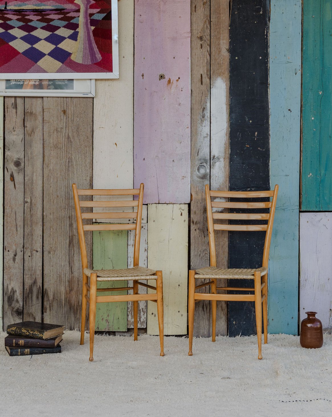 Paire de chaises en bois et beige à paillettes Claude N°1158 - Bon état, DEBONGOUT