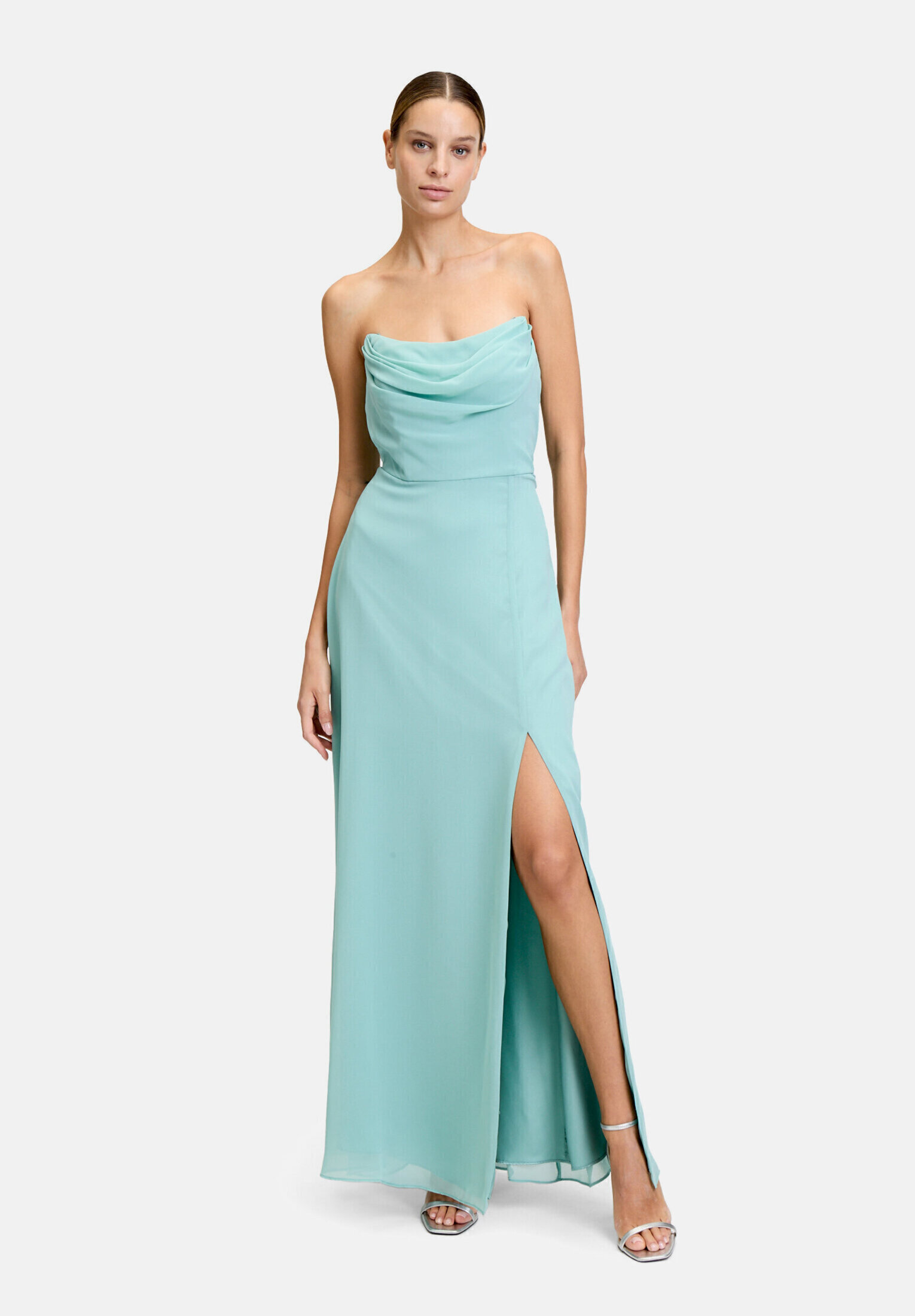 Robe de soirée à encolure bénitier, VERA MONT