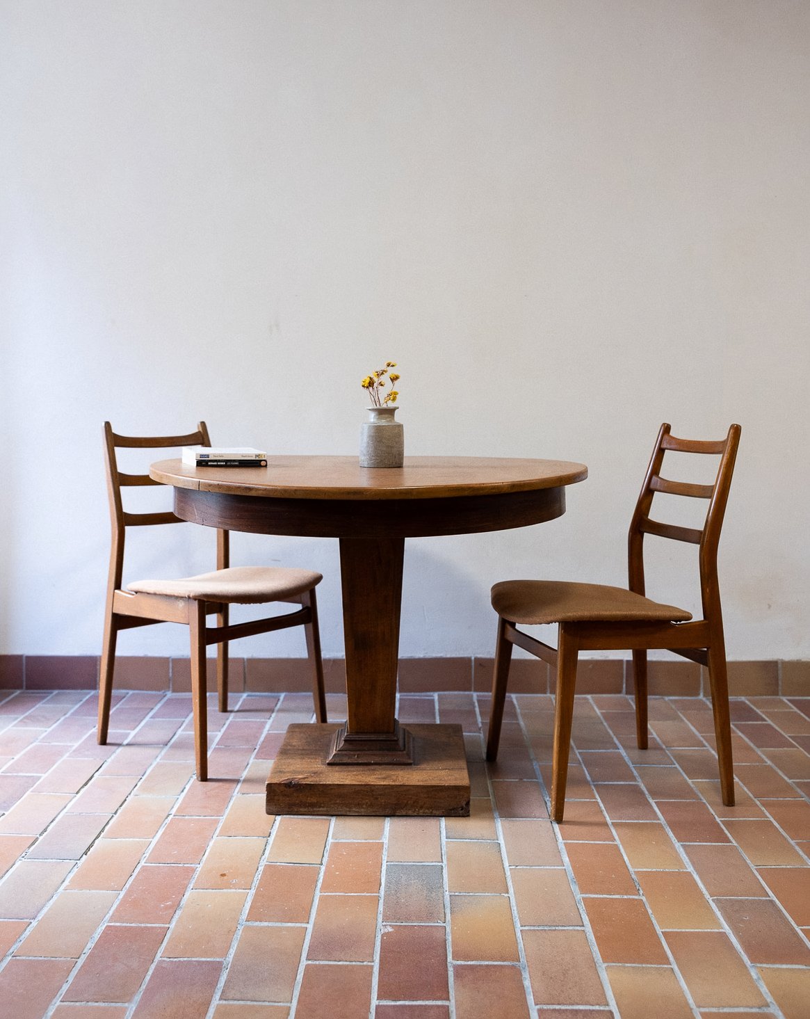Mposante table à manger Romy N°1465 - Bon état, DEBONGOUT