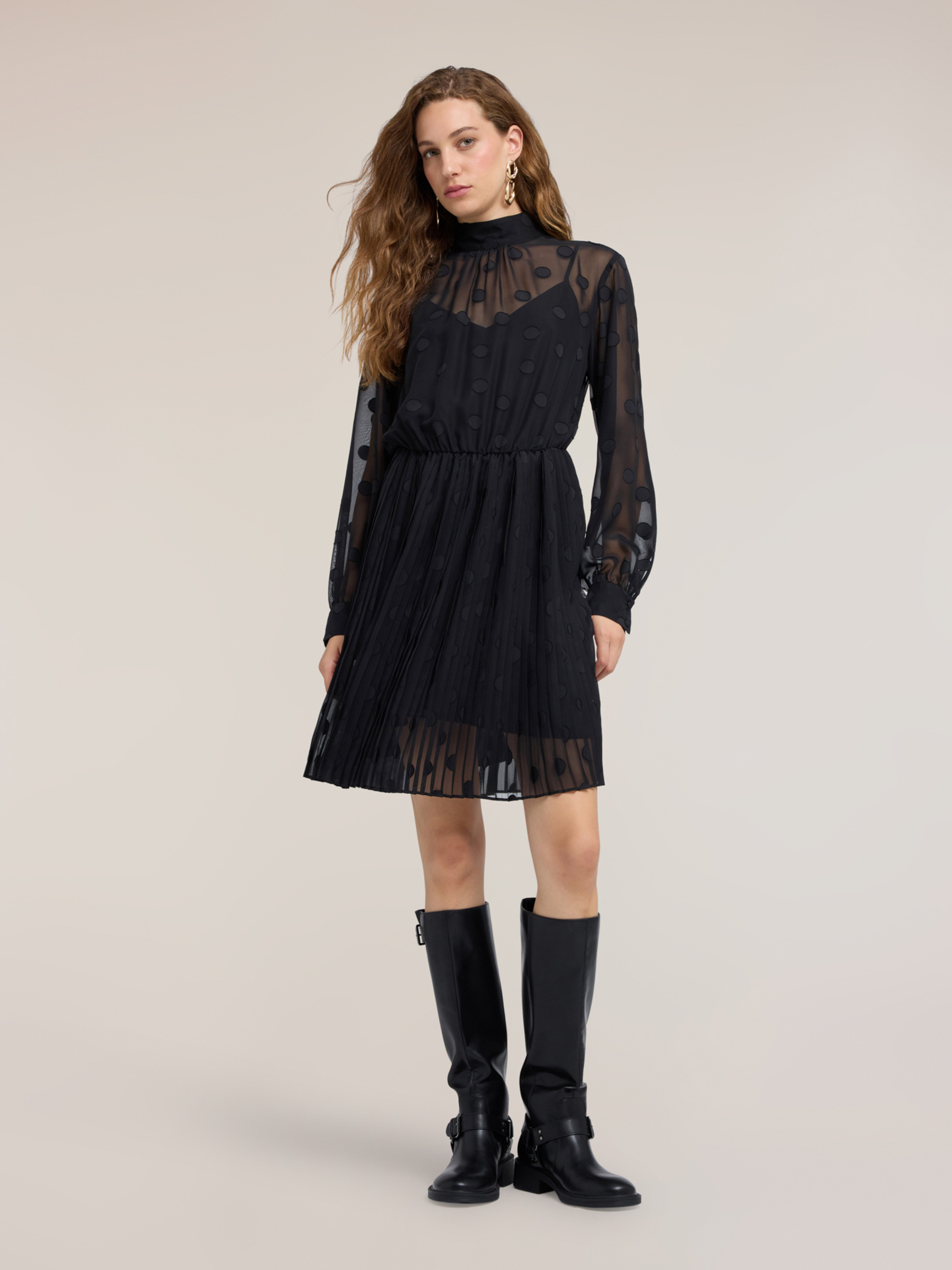 Robe évasée à pois, MOTIVI