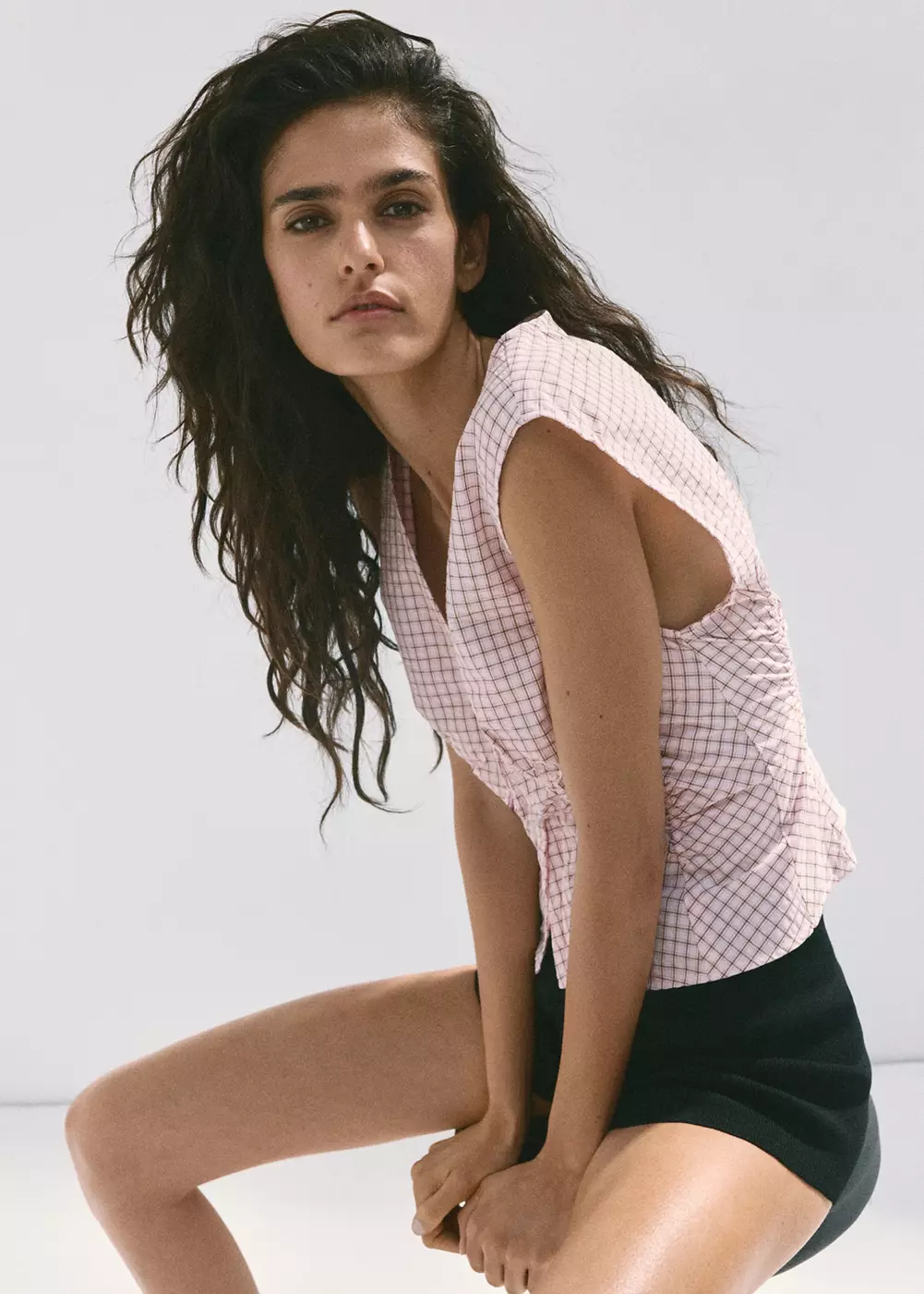 Blouse col en V à carreaux, MANGO