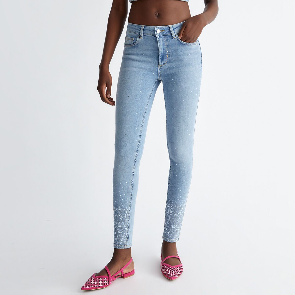 Jeans avec strass discount sur les jambes