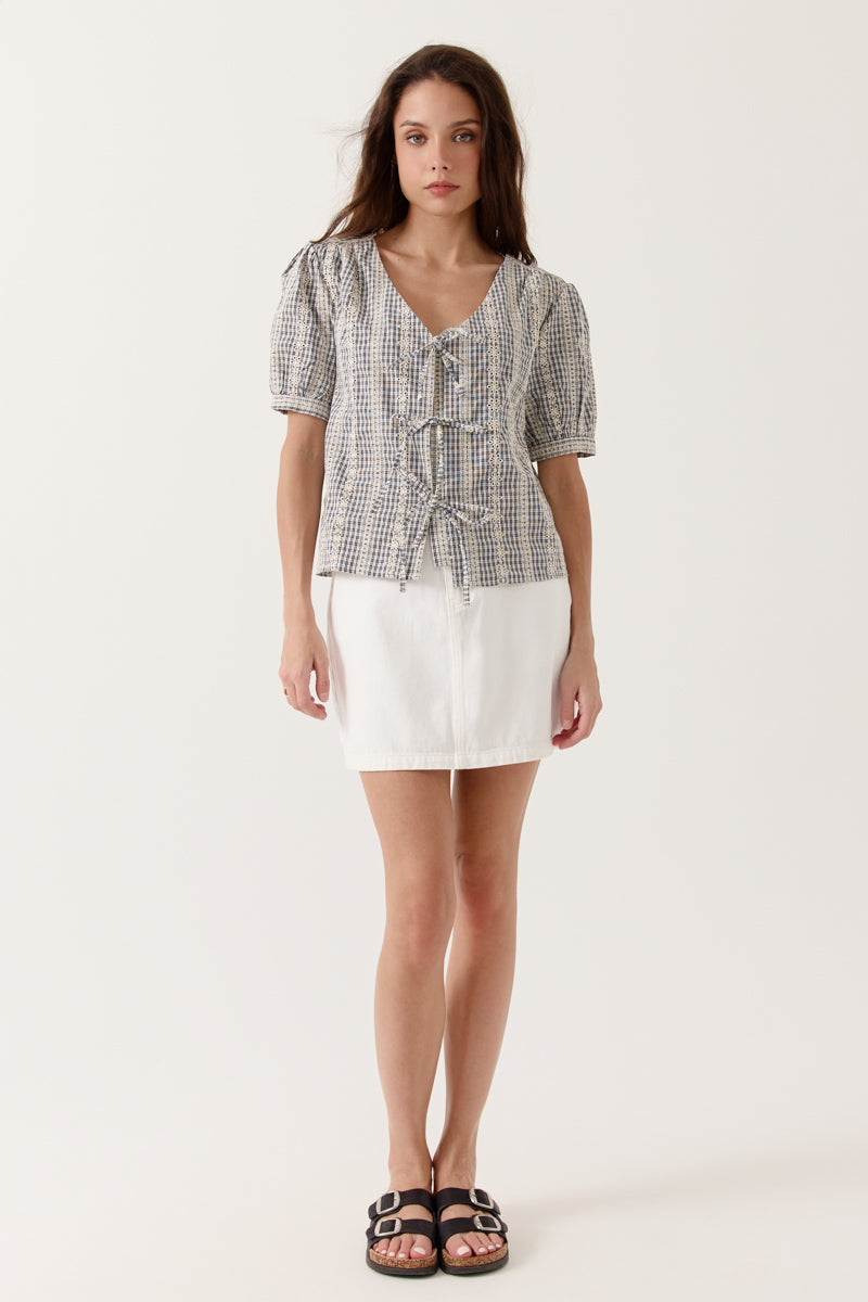 Chemise Neliane à manches courtes, encolure arrondie légèrement dégagée, ARTLOVE