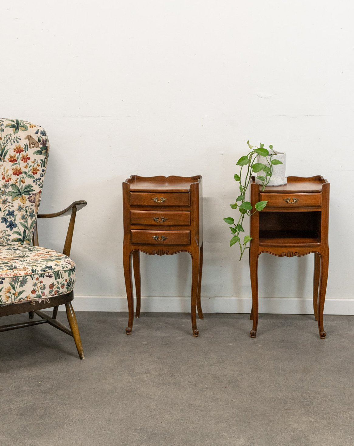 Paire de chevets en bois style Louis XV Odile N°1438 - Bon état, DEBONGOUT