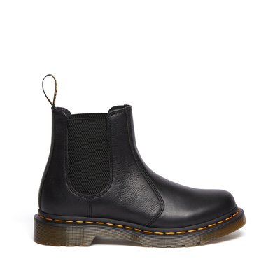 2976 Virginia Chelsea Boots in Leather DR. MARTENS