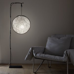 Lampadaire en Tyvek®, pied en métal fer, Moon OTTO STUDIO FOR AM.PM