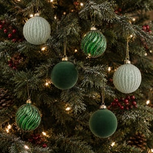Set of 6 Heritage Noel Mixed Green baubles SO'HOME