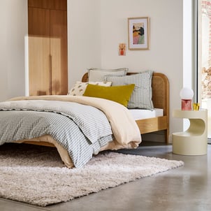 Letto con testiera e rete, in rovere, impiallacciato e intreccio di rattan, MADARA LA REDOUTE INTERIEURS