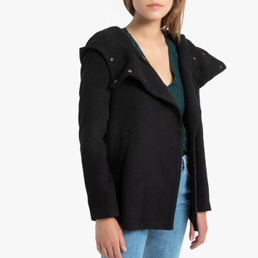 Abrigo semilargo con capucha, cuello alto ONLY