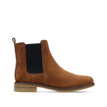 clarks wide fit shoes and boots