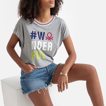 T-shirt com motivo à frente, gola redonda T-shirt com motivo à frente, gola redonda BENETTON