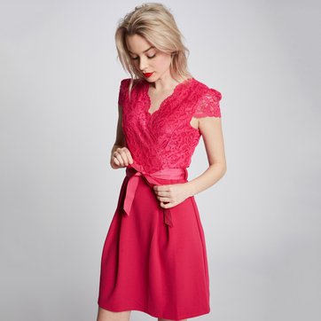 Vestido curto, parte de cima em renda, mangas curtas, Rome Vestido curto, parte de cima em renda, mangas curtas, Rome MORGAN