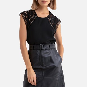 Blusa de mangas curtas, em renda ajurada ONLY