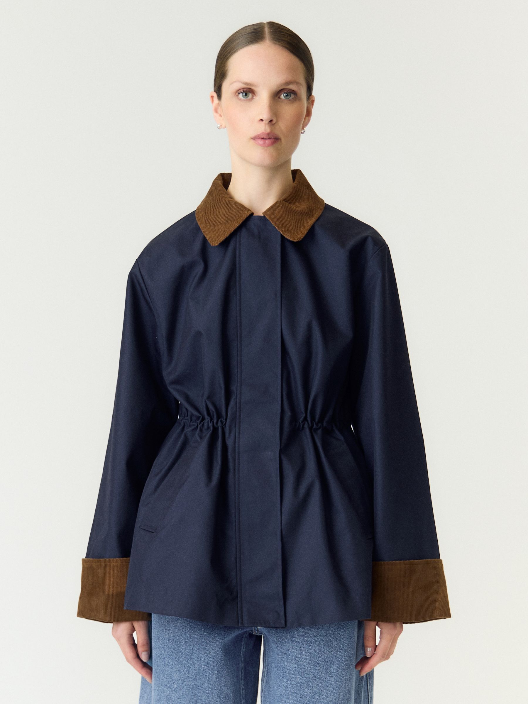 Veste, YAS