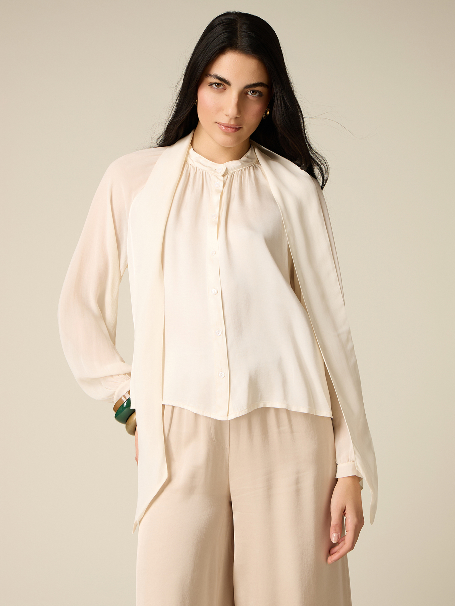 Chemise avec nœud, OLTRE