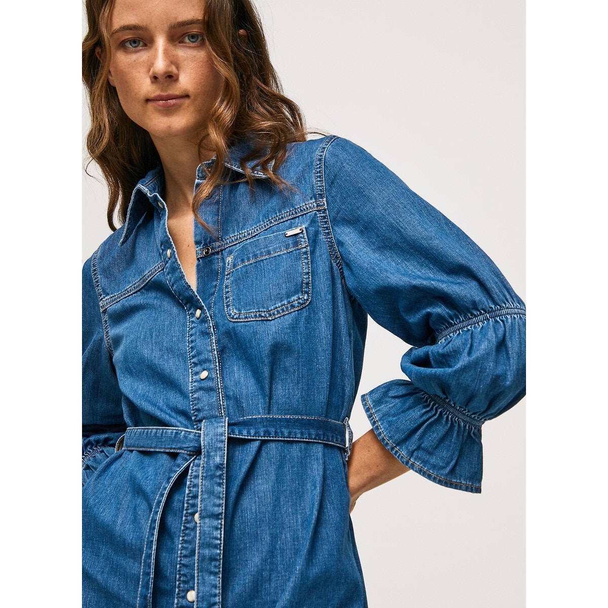 Robe chemise en jean avec ceinture nouer deep oc an blue Pepe