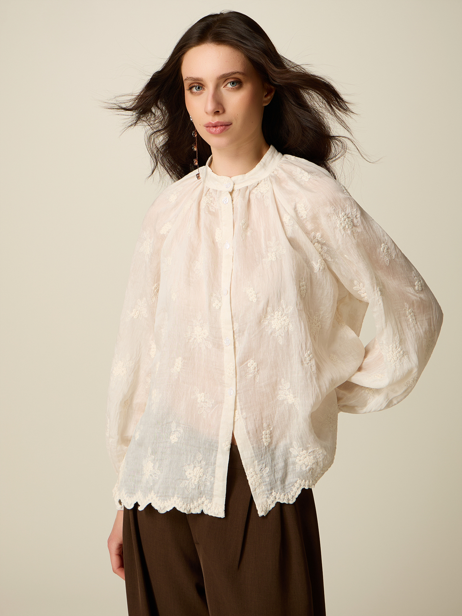 Blouse avec broderie, OLTRE