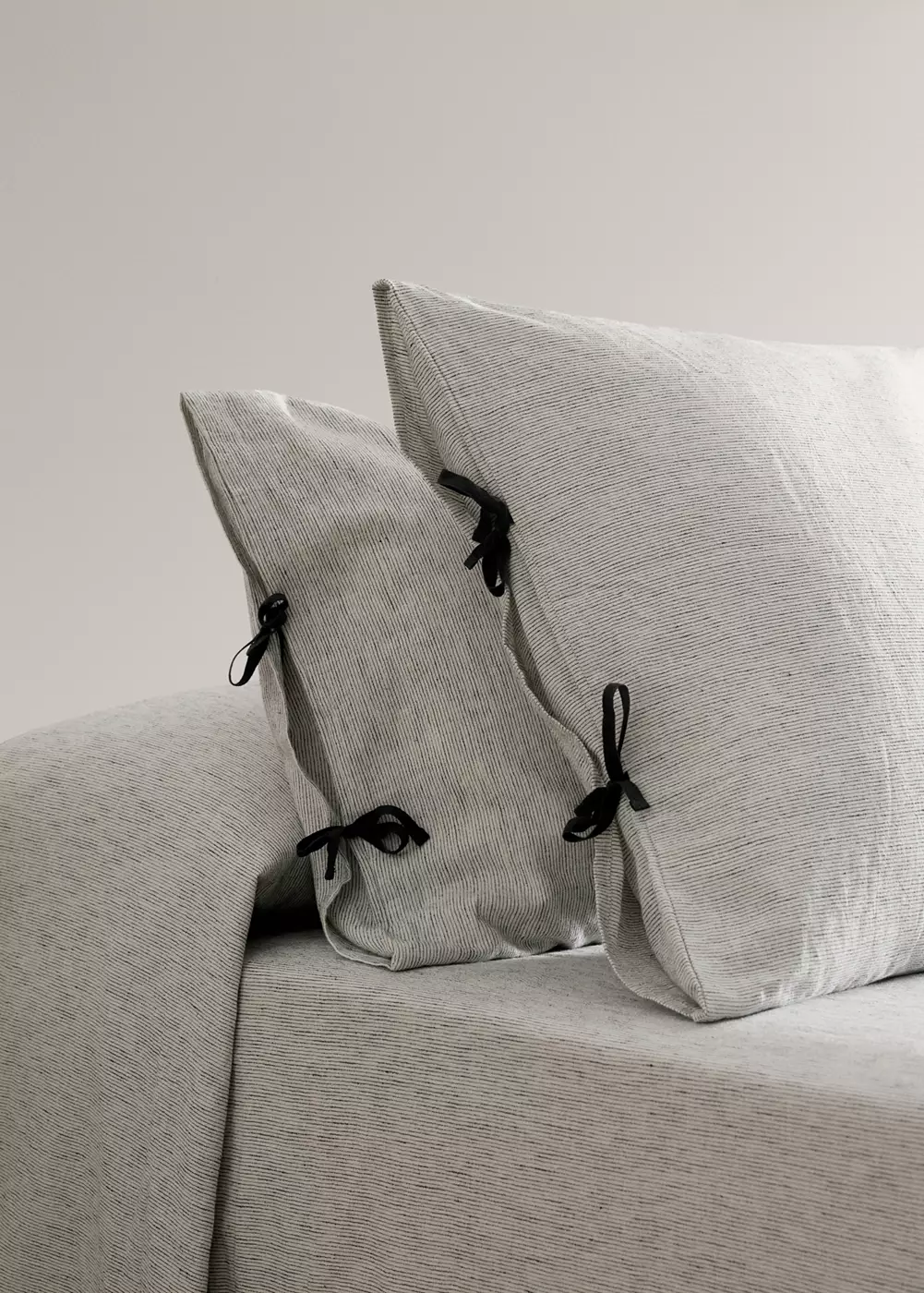 Deux taies d'oreiller en coton lin avec nœuds 60x60 cm, MANGO HOME