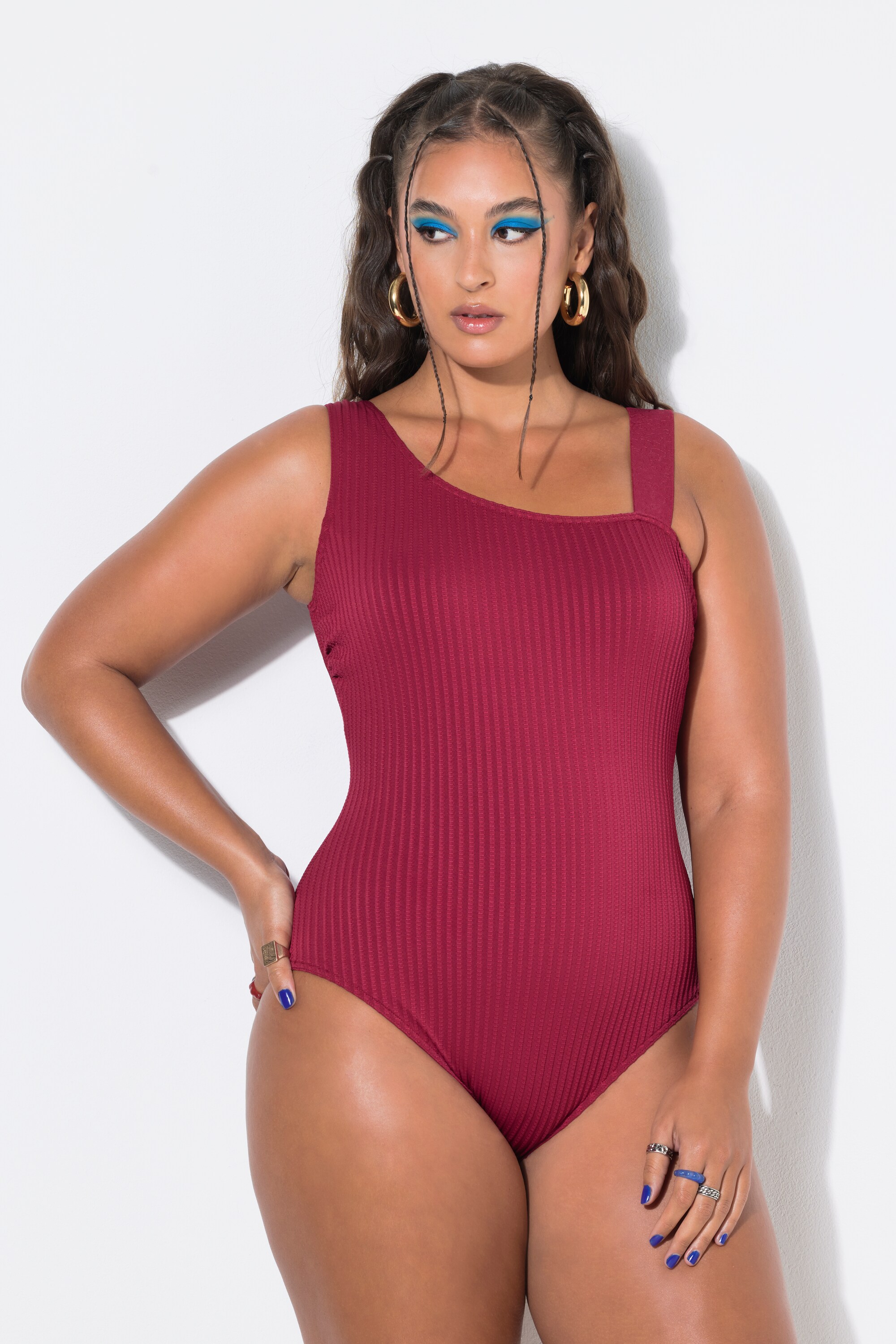 Maillot de bain à bonnets souples. Effet, STUDIO UNTOLD