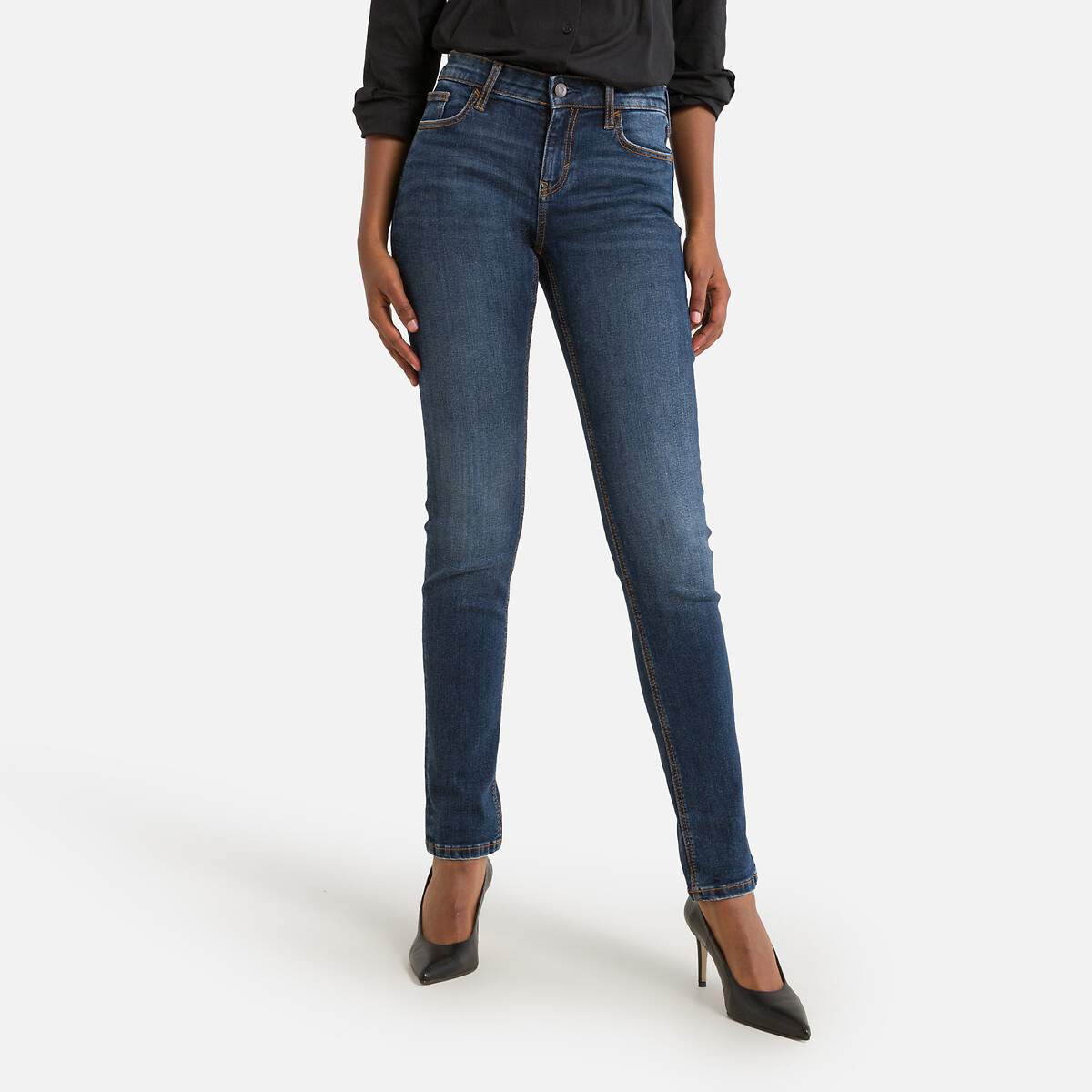 Image of Mid Rise Jeans in Slim Fit