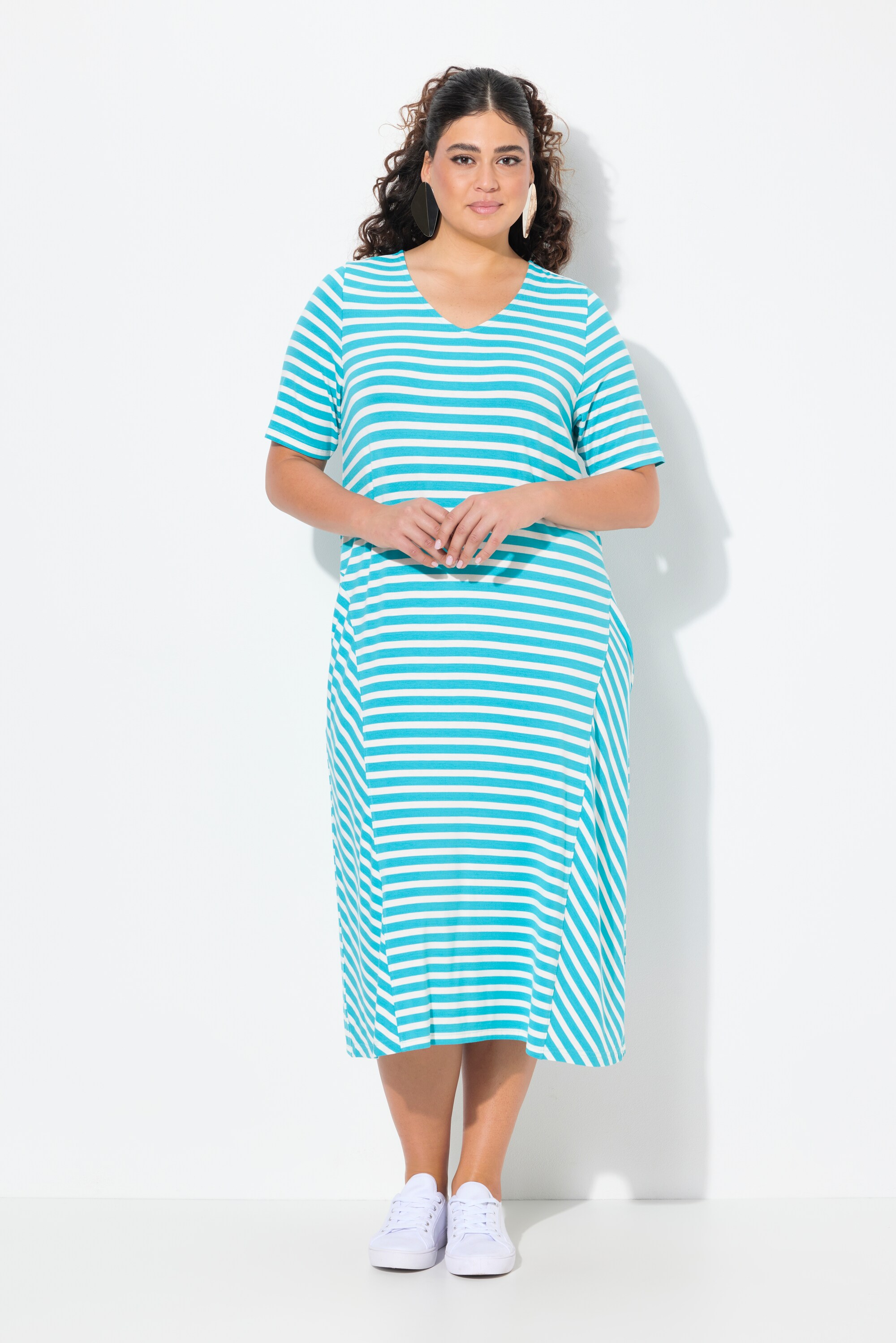 Robe midi à rayures. Décolleté V et manches, ULLA POPKEN
