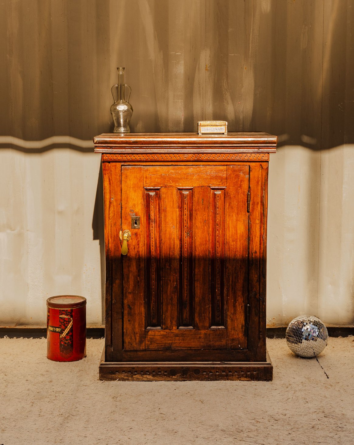 Petit buffet en bois Gilbert N°1779 - Bon état, DEBONGOUT