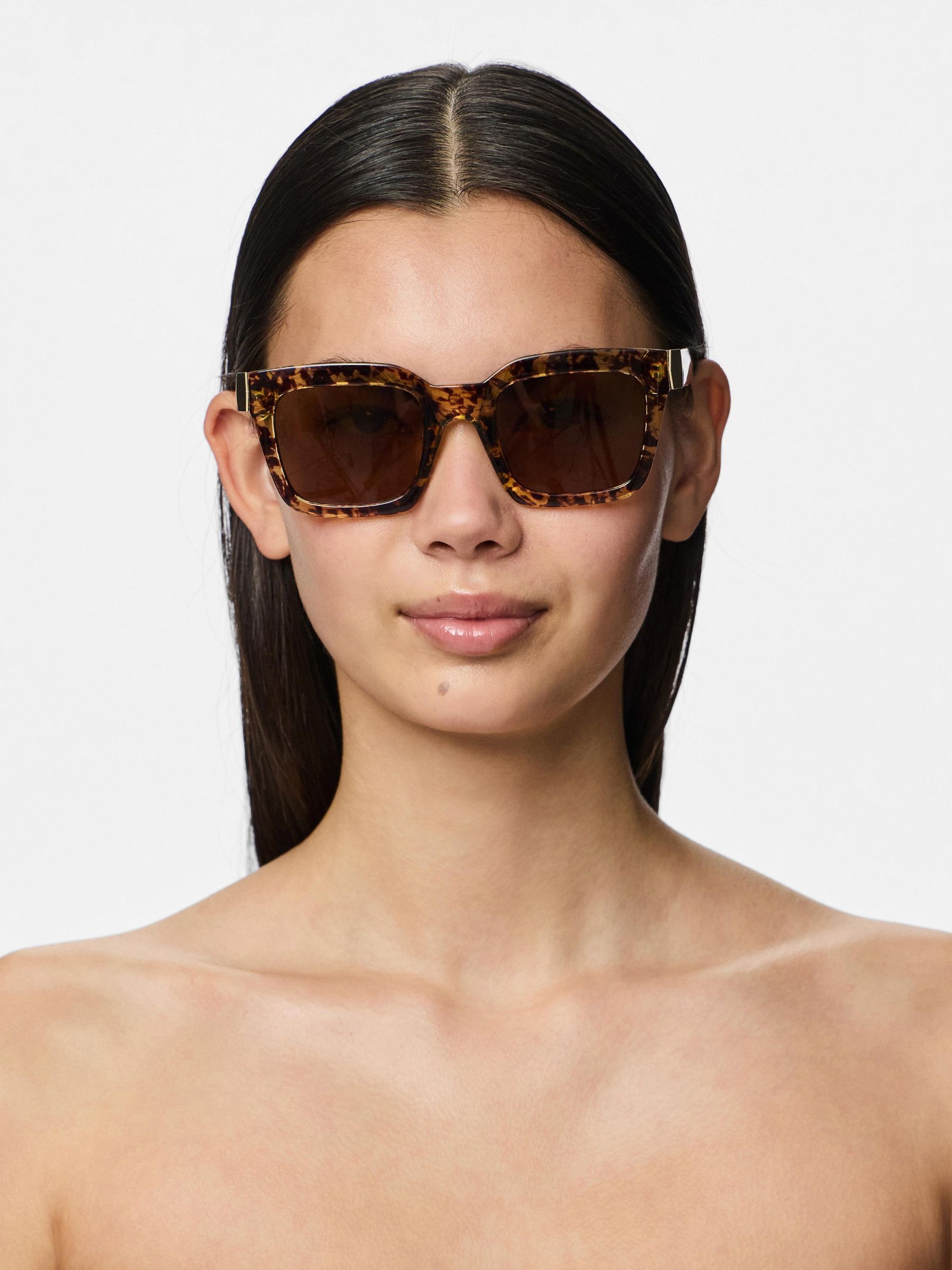 Lunettes De Soleil, PIECES