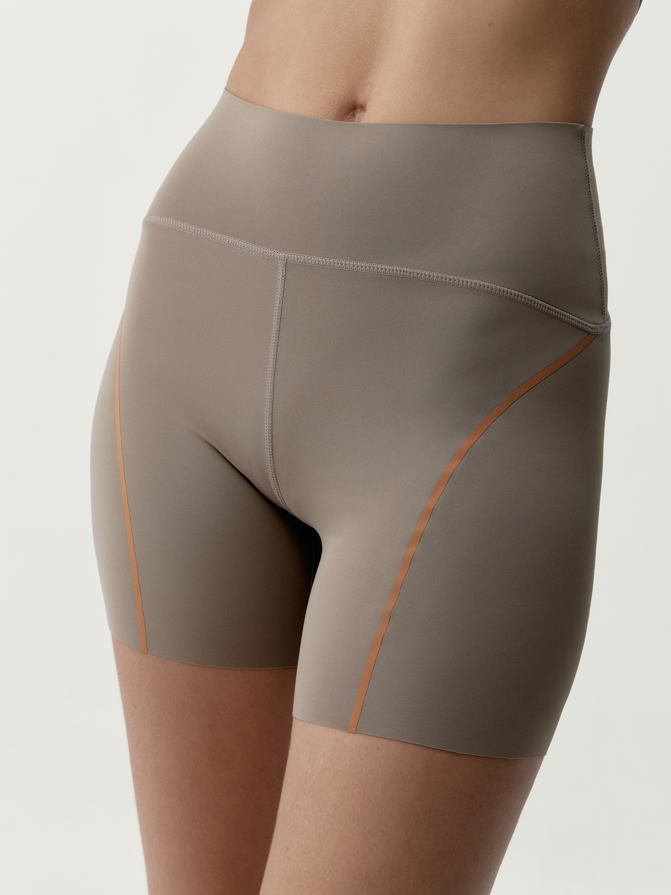 Short de sport femme Brone Détails réfléchissants finition thermosoudée, BORN