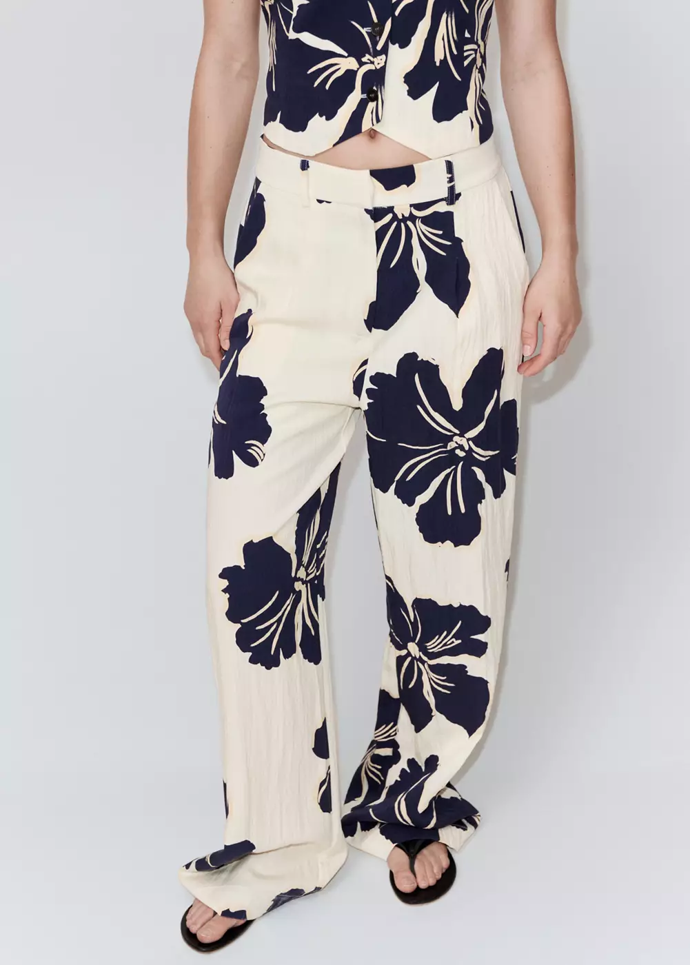 Pantalon droit en lyocell à imprimé floral, MANGO