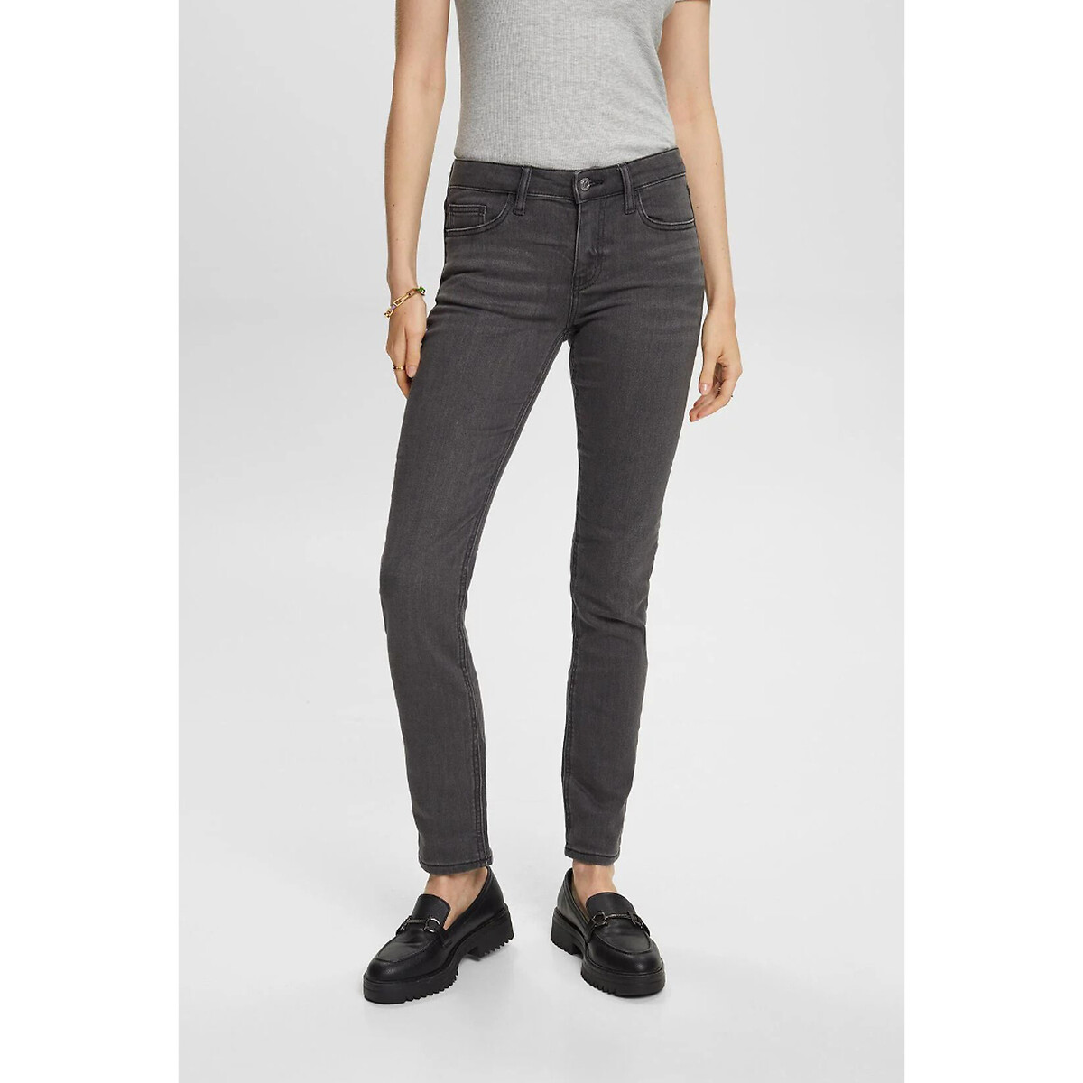 Mid Rise Jeans in Slim Fit