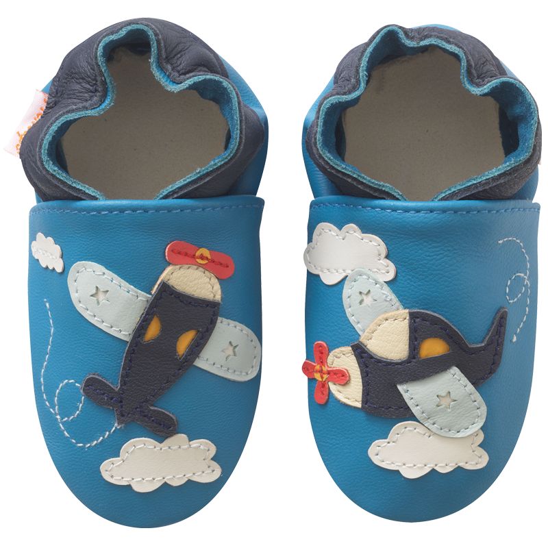 chaussons bebe garcon en cuir imprime et col elastique bleu bebe