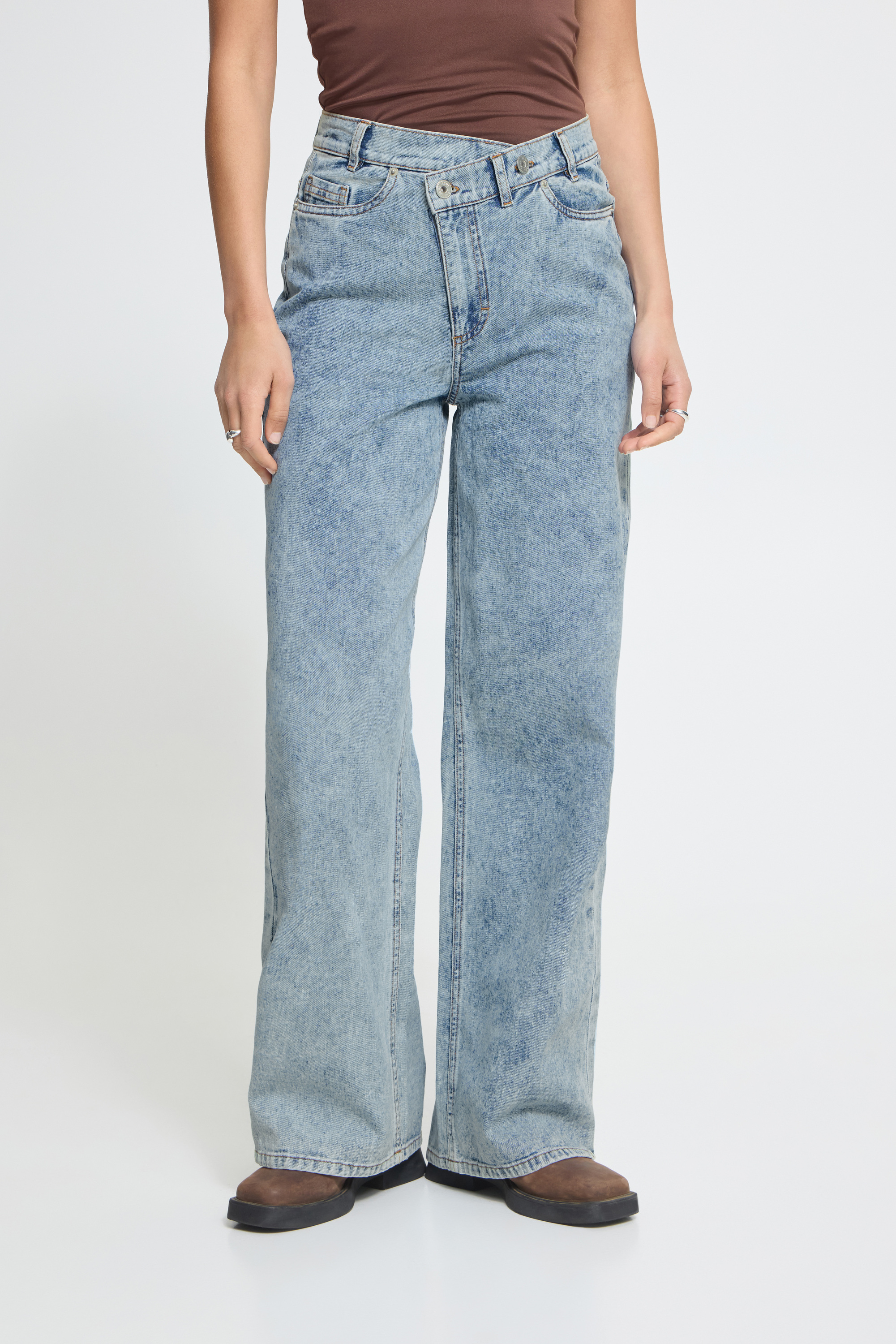 Jean jambes larges, coupe droite, taille asymétrique, ICHI