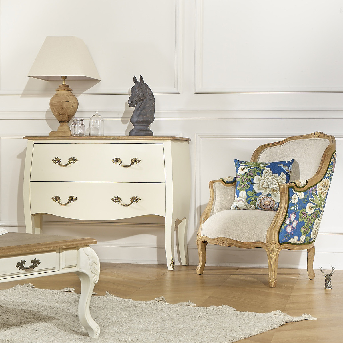 Fauteuil bergère enBois et lin imprimé, motifs fleuris bleus et blancs VICTOR, ROBIN DES BOIS