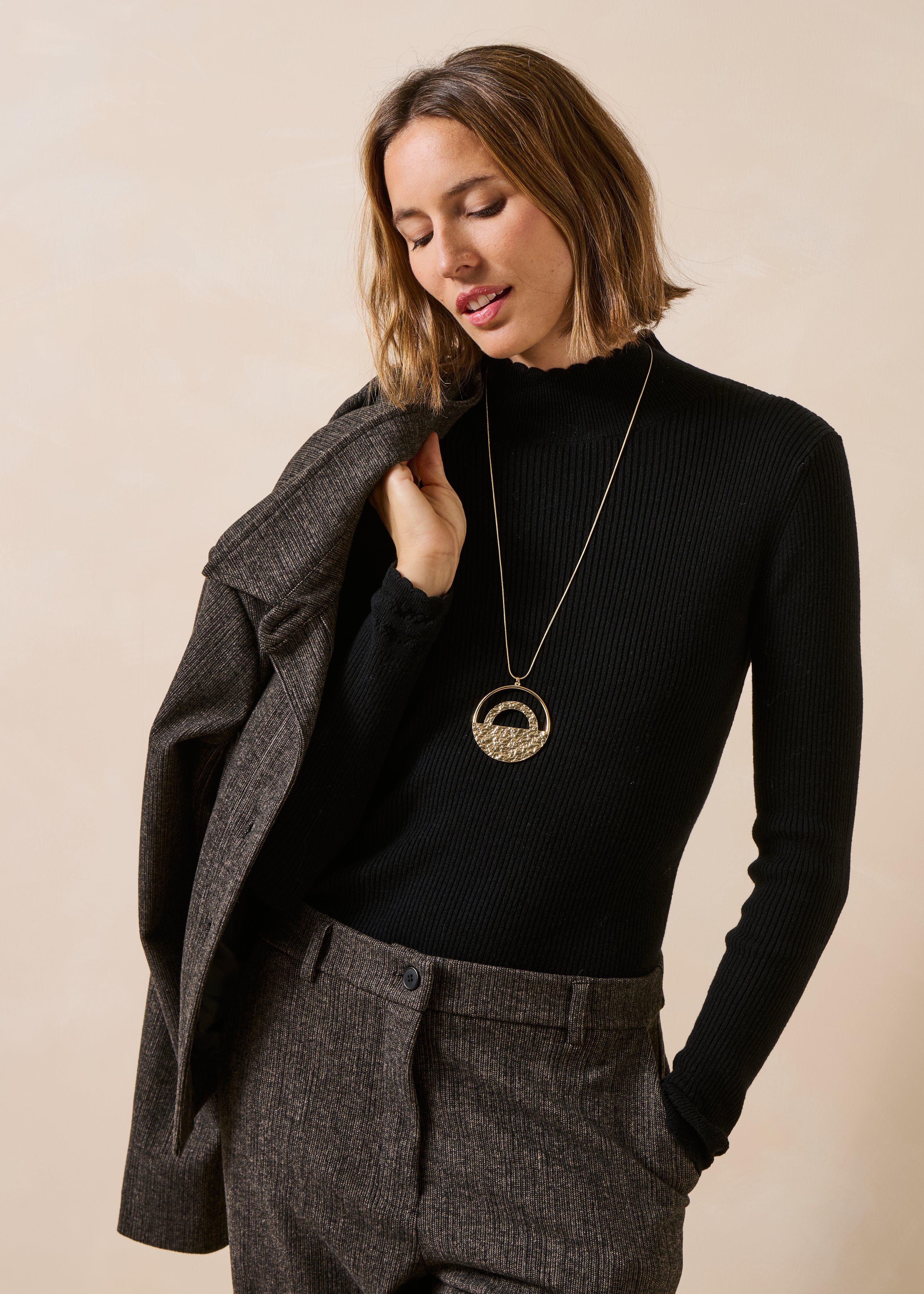 Collier sautoir à pendentif rond, LA FEE MARABOUTEE