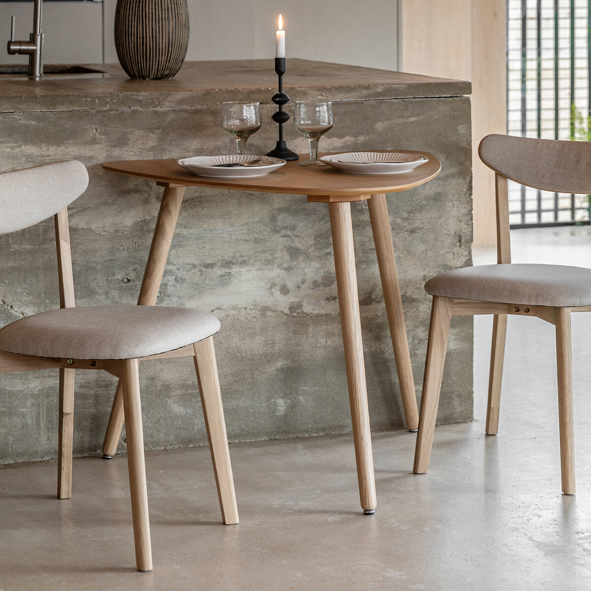 Hale Natural Oak Triangular Dining Table (Seats 3), ÉDITÉ