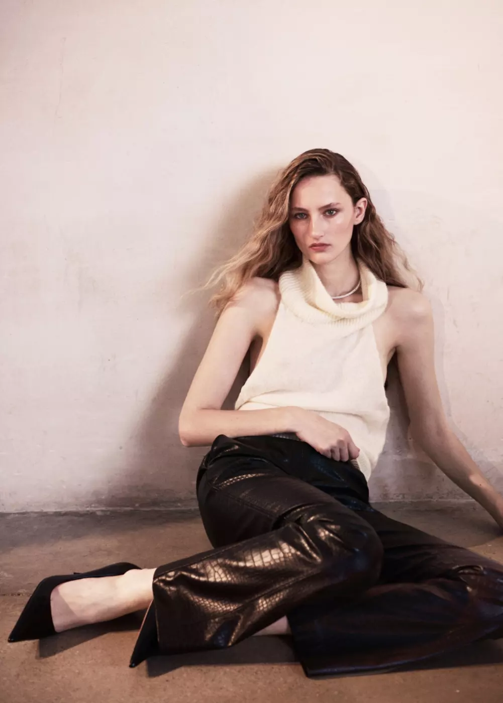 Pantalon évasé effet croco, MANGO