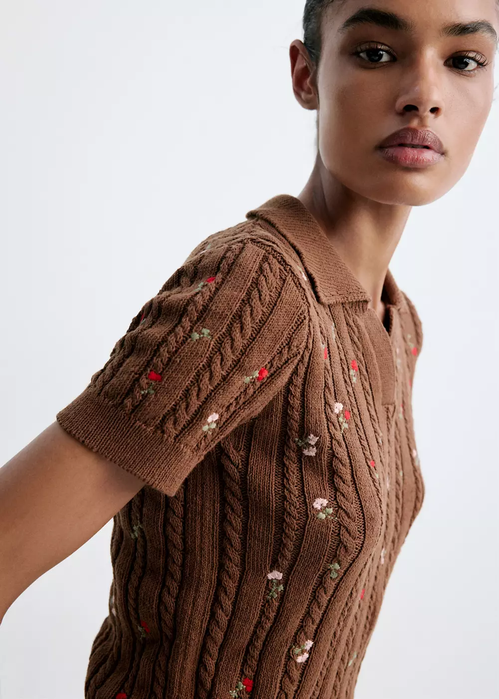 Pull col polo à broderies florales, MANGO