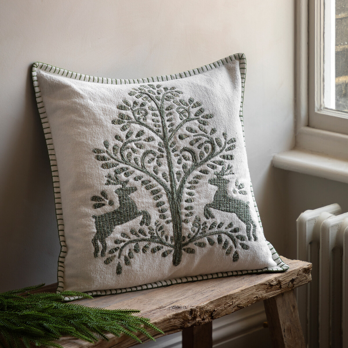 Forest Scene Tree Scene Embroidered Cushion, ÉDITÉ
