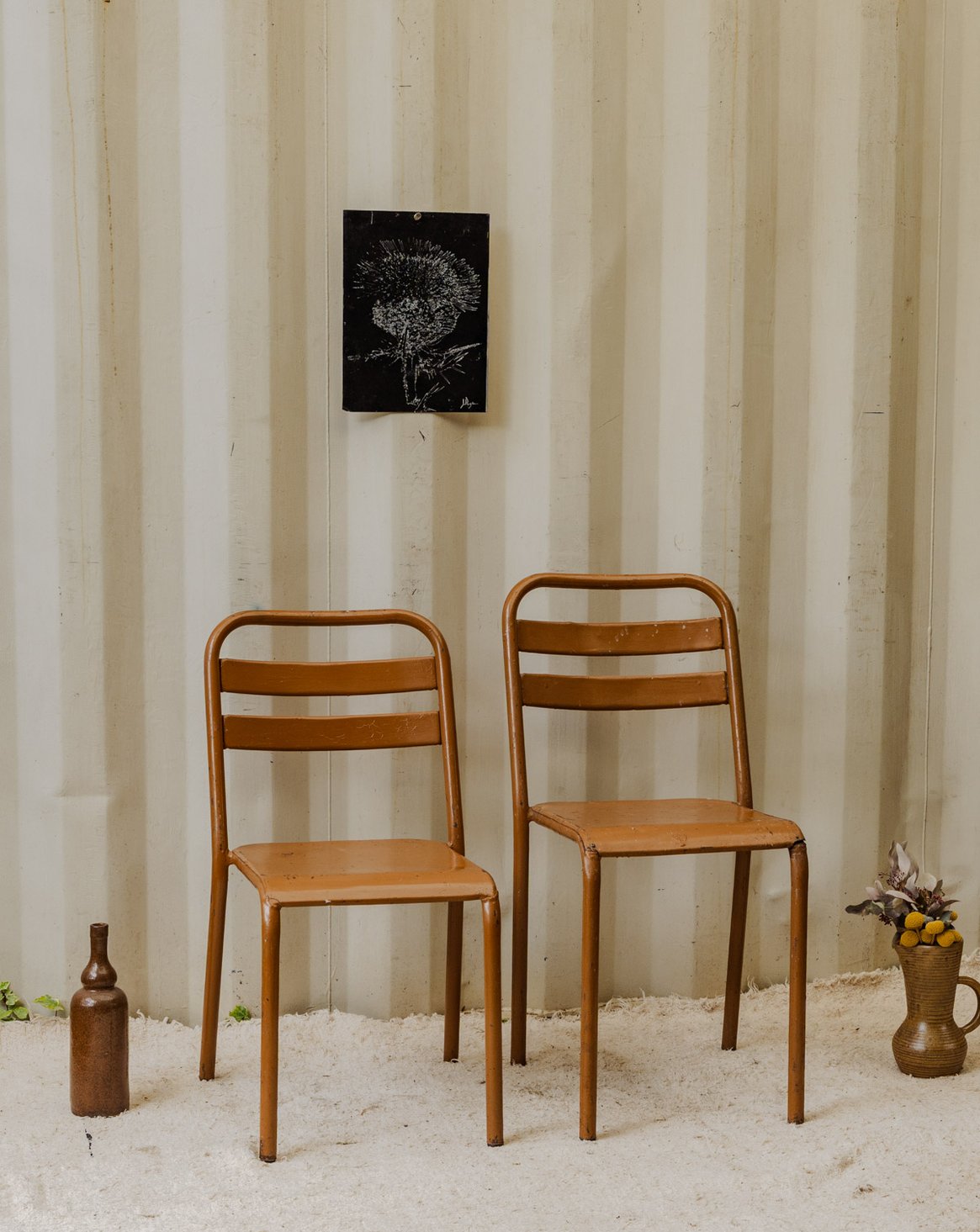 Paire de chaises en métal marron Claude N°1239 - Bon état, DEBONGOUT