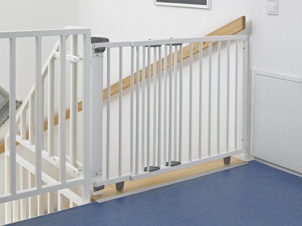 Barrière De Sécurité Pivotante Bois Blanc Escalier 70 À 111 Cm Geuther, GEUTHER