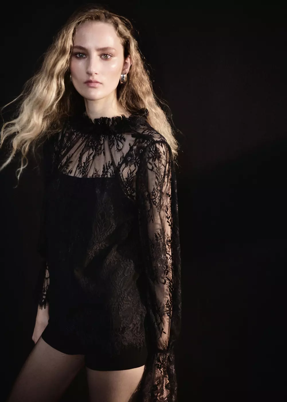 Blouse en dentelle semi-transparente, MANGO
