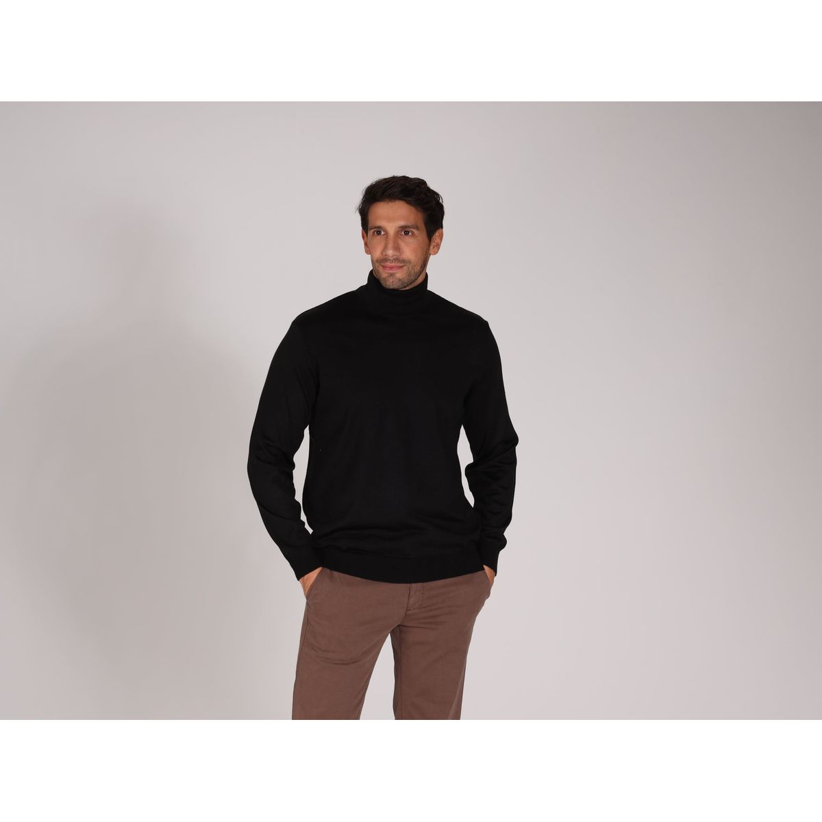 Pull noir discount col montant homme